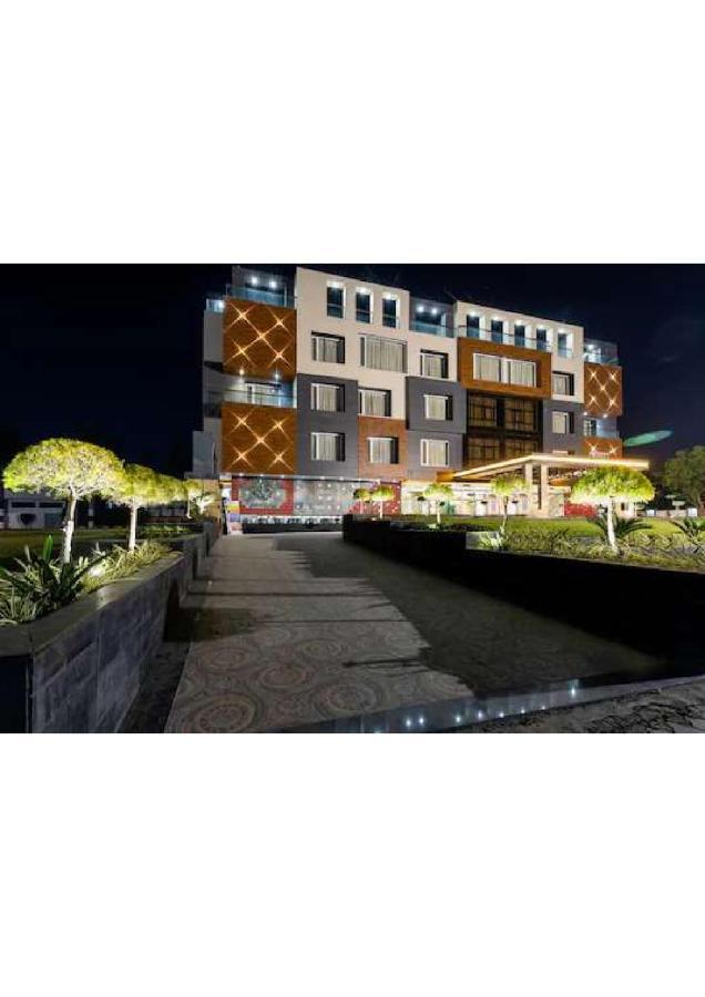 Hotel Shivay President 우자인 외부 사진