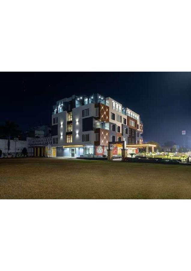 Hotel Shivay President 우자인 외부 사진