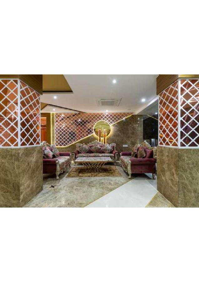 Hotel Shivay President 우자인 외부 사진