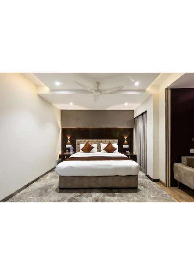 Hotel Shivay President 우자인 외부 사진