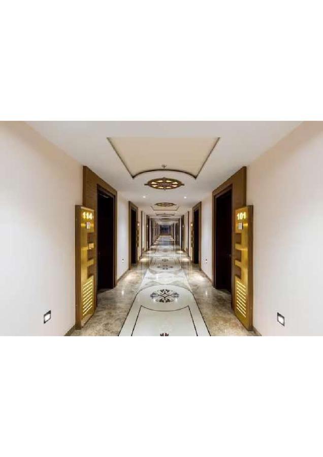 Hotel Shivay President 우자인 외부 사진